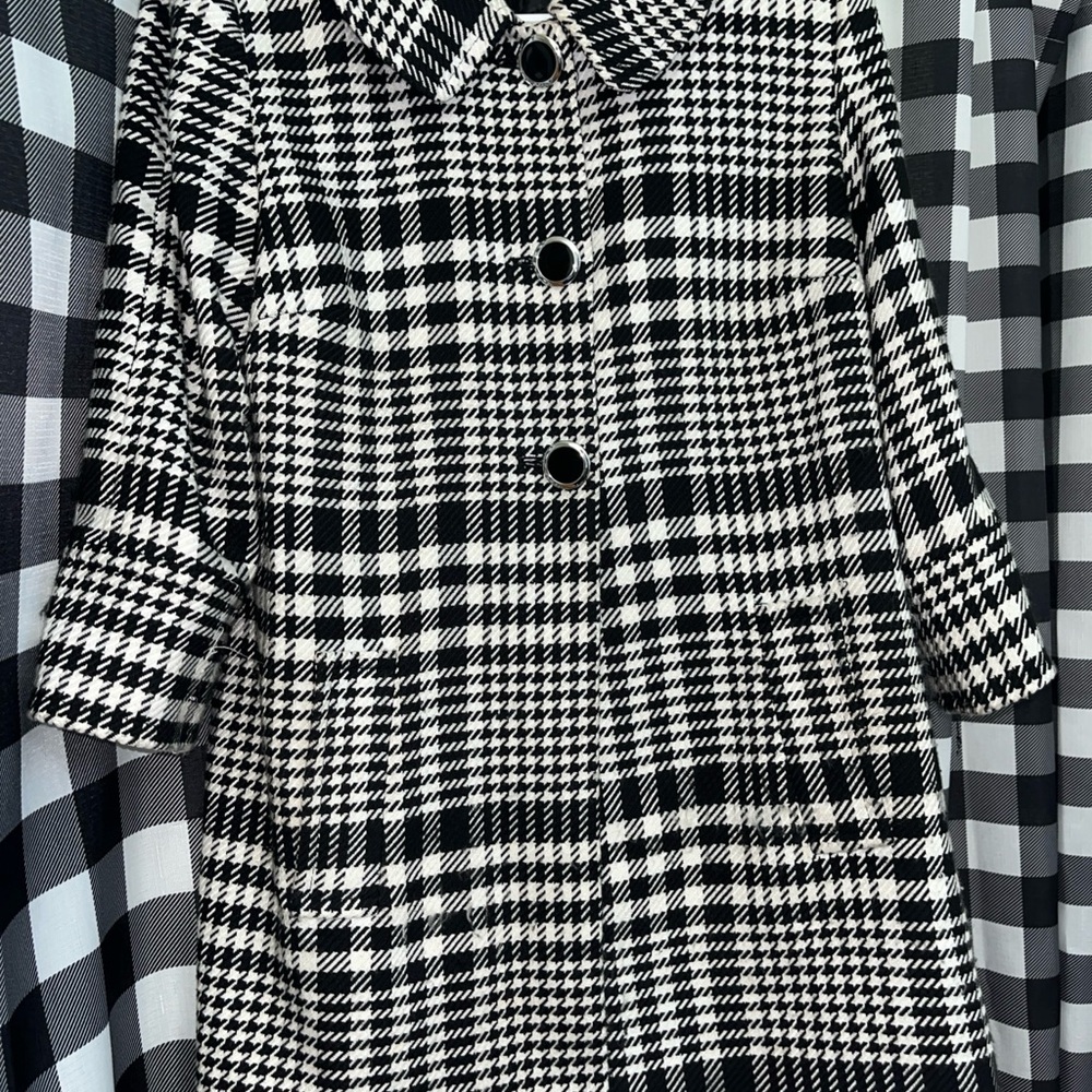 Carmen Marc Valvo Black and White Houndstooth Coat Medium